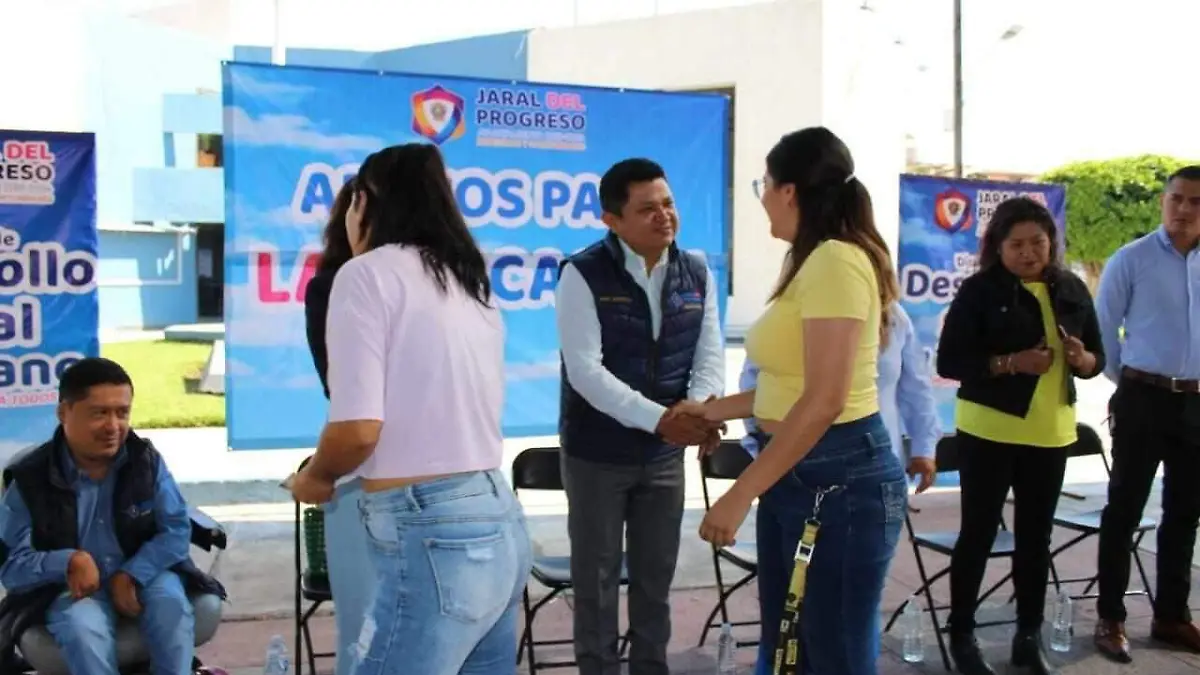 entrega de becas de Jaral 15 de julio 2